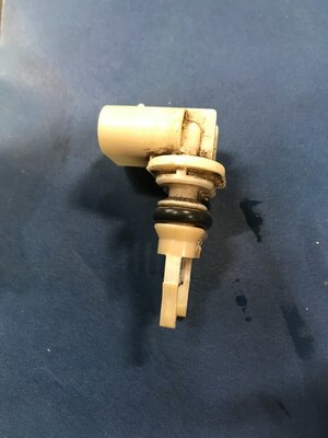 RFI Fuel pump Electrial plug (2).JPG